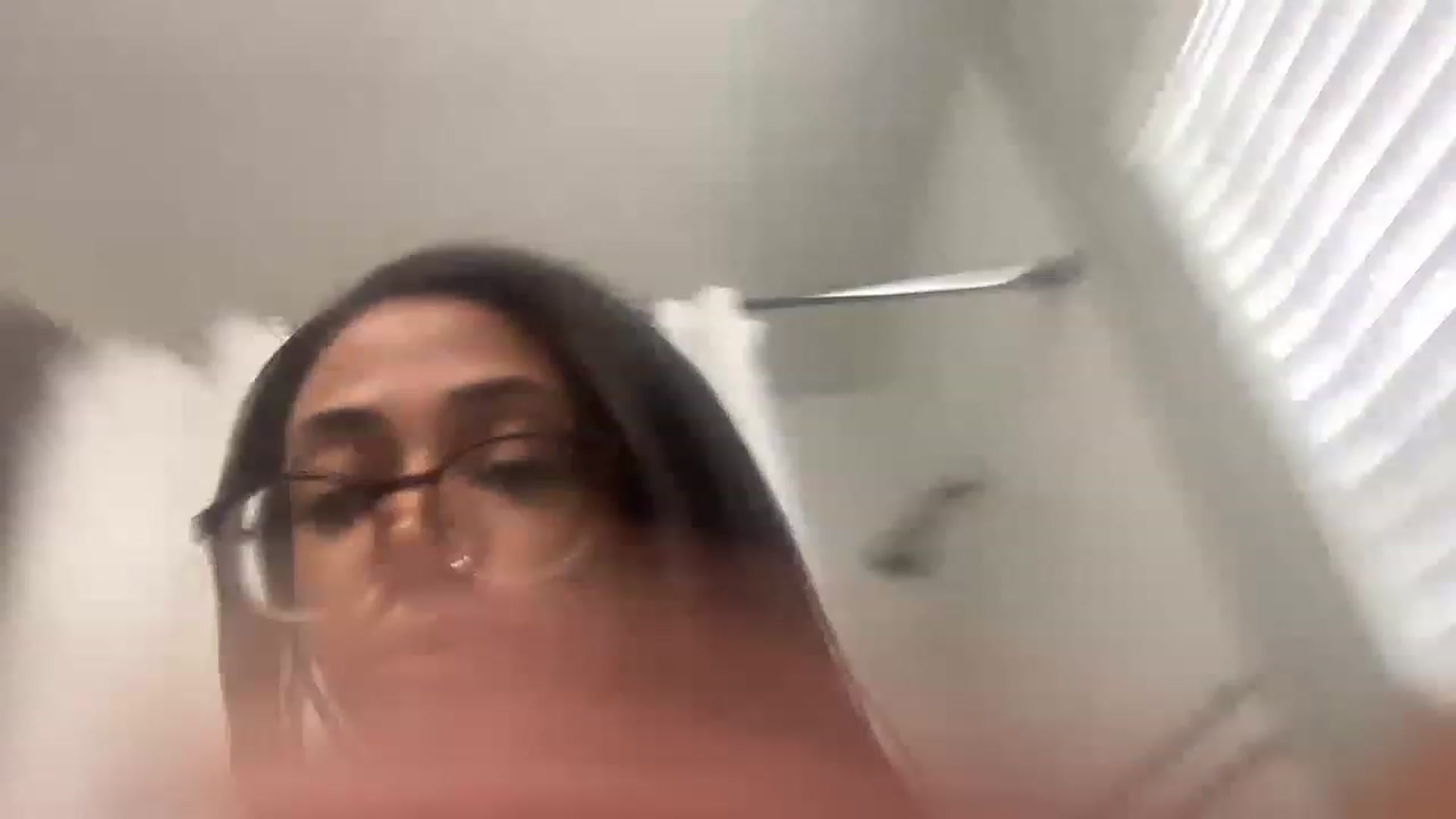 Gallery image thumbnail from kayleemarlee_'s myfreecams stream on, 05/12/2023, 15:50 image 4 of 20