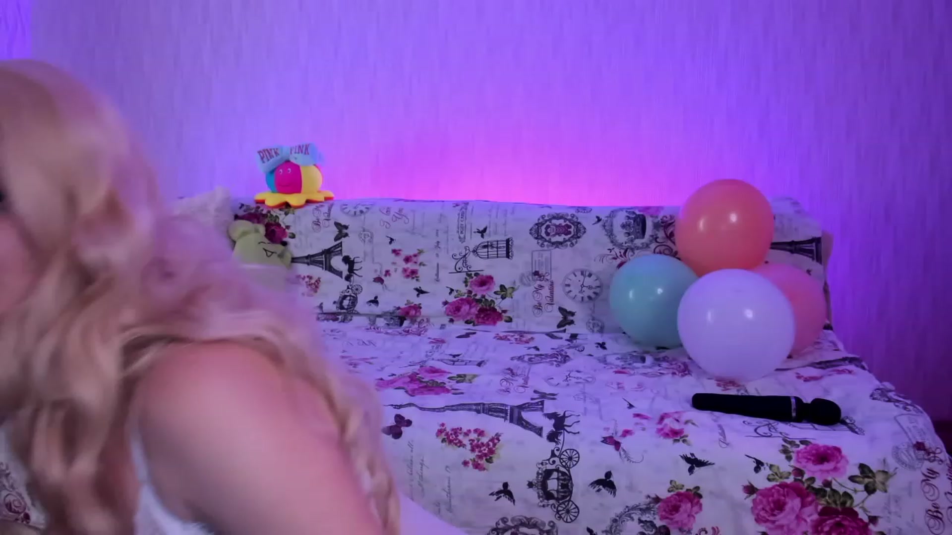 Gallery image thumbnail from kelly__grace_'s myfreecams stream on, 12/01/2022, 23:47 image 2 of 20