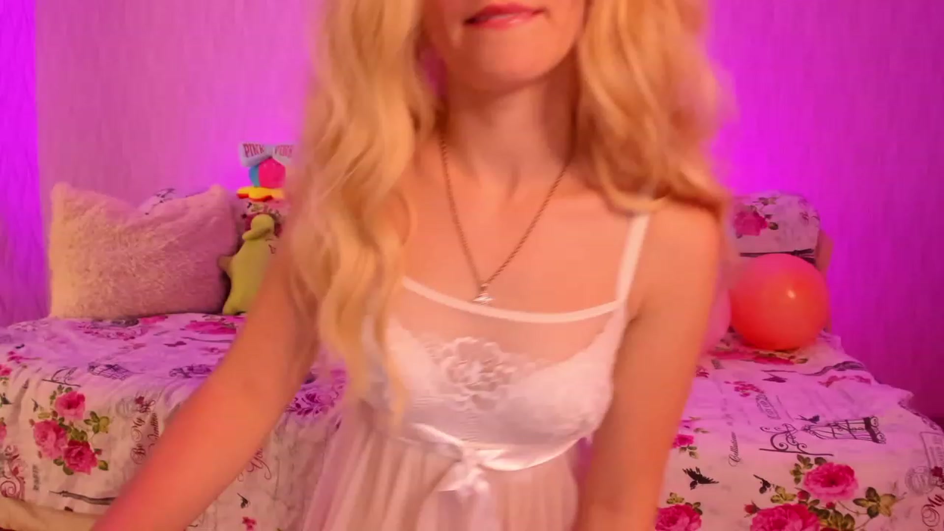 Gallery image thumbnail from kelly__grace_'s myfreecams stream on, 12/03/2022, 18:24 image 8 of 20