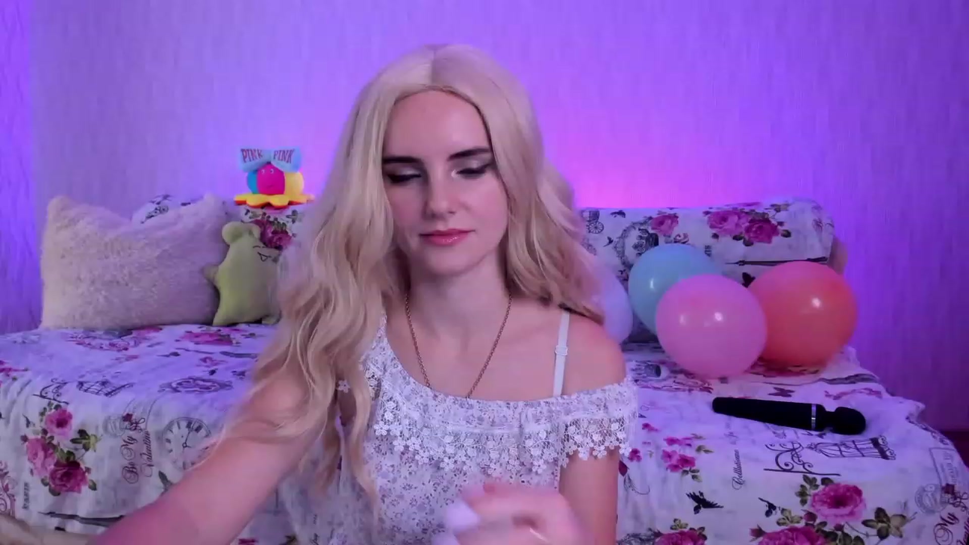 Gallery image thumbnail from kelly__grace_'s myfreecams stream on, 12/03/2022, 21:32 image 8 of 20