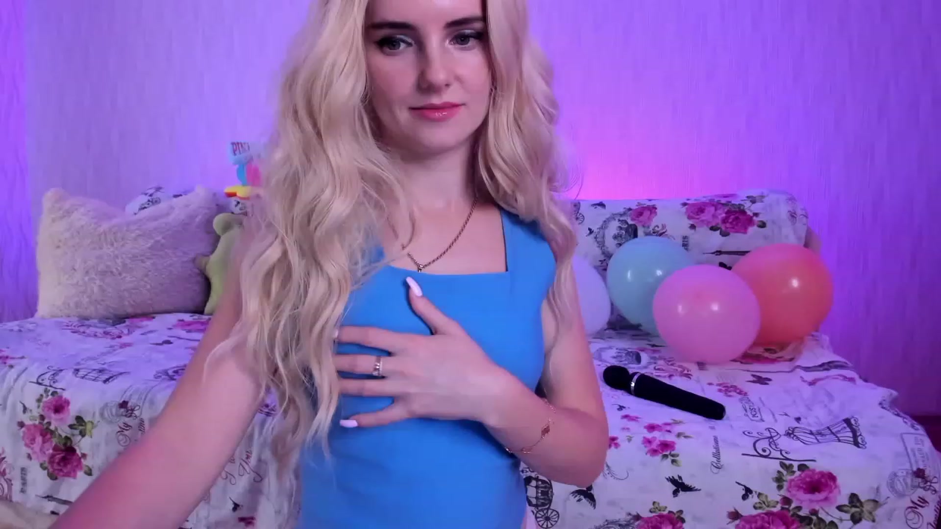 Gallery image thumbnail from kelly__grace_'s myfreecams stream on, 12/03/2022, 23:34 image 6 of 20