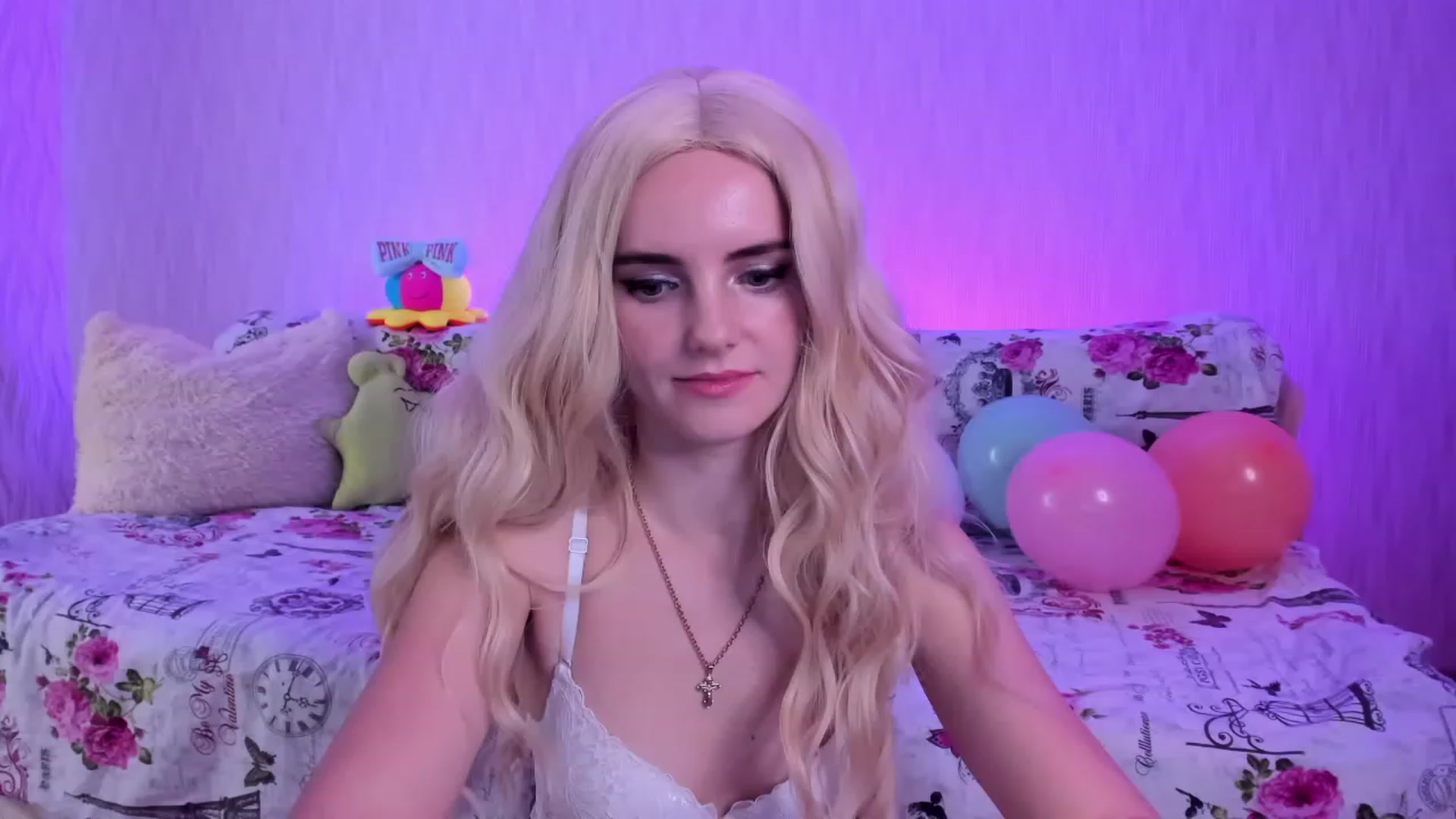 Gallery image thumbnail from kelly__grace_'s myfreecams stream on, 12/04/2022, 24:04 image 19 of 20