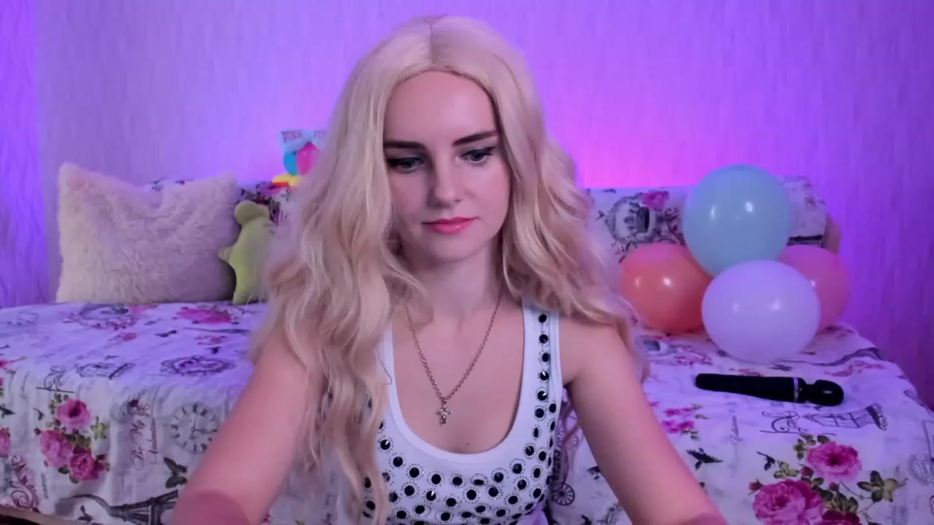 Gallery image thumbnail from kelly__grace_'s myfreecams stream on, 12/05/2022, 17:00 image 10 of 20
