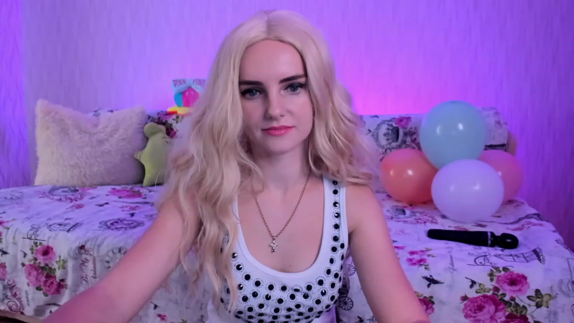 Gallery image thumbnail from kelly__grace_'s myfreecams stream on, 12/05/2022, 17:00 image 6 of 20