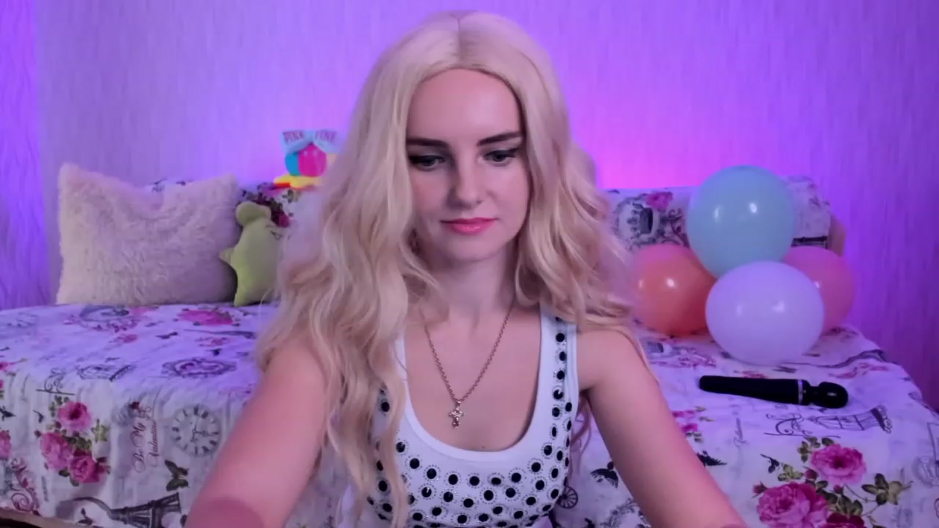 Gallery image thumbnail from kelly__grace_'s myfreecams stream on, 12/05/2022, 17:00 image 3 of 20