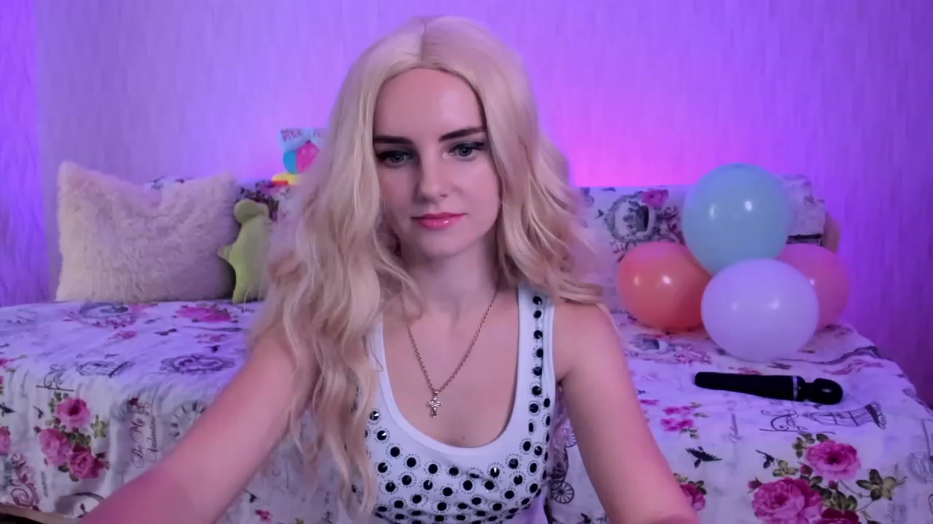 Gallery image thumbnail from kelly__grace_'s myfreecams stream on, 12/05/2022, 17:00 image 8 of 20