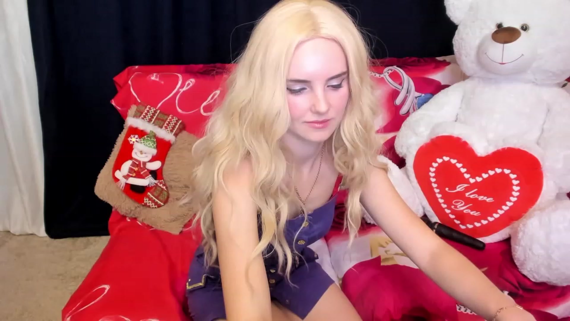 Gallery image thumbnail from kelly__grace_'s myfreecams stream on, 12/12/2022, 04:24 image 2 of 20