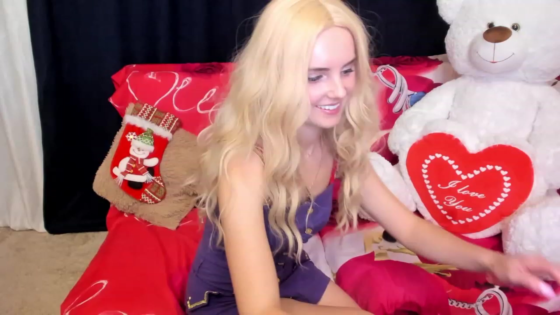 Gallery image thumbnail from kelly__grace_'s myfreecams stream on, 12/12/2022, 04:24 image 5 of 20