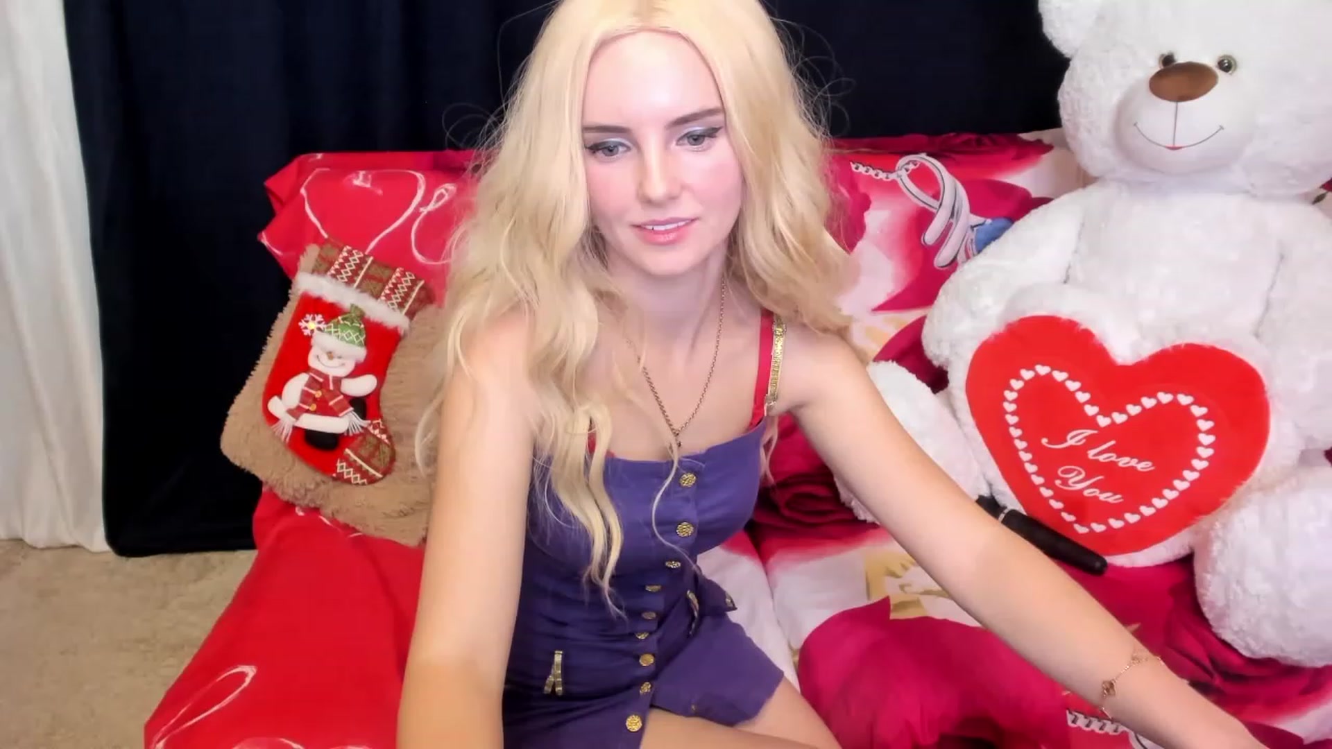 Gallery image thumbnail from kelly__grace_'s myfreecams stream on, 12/12/2022, 04:24 image 4 of 20