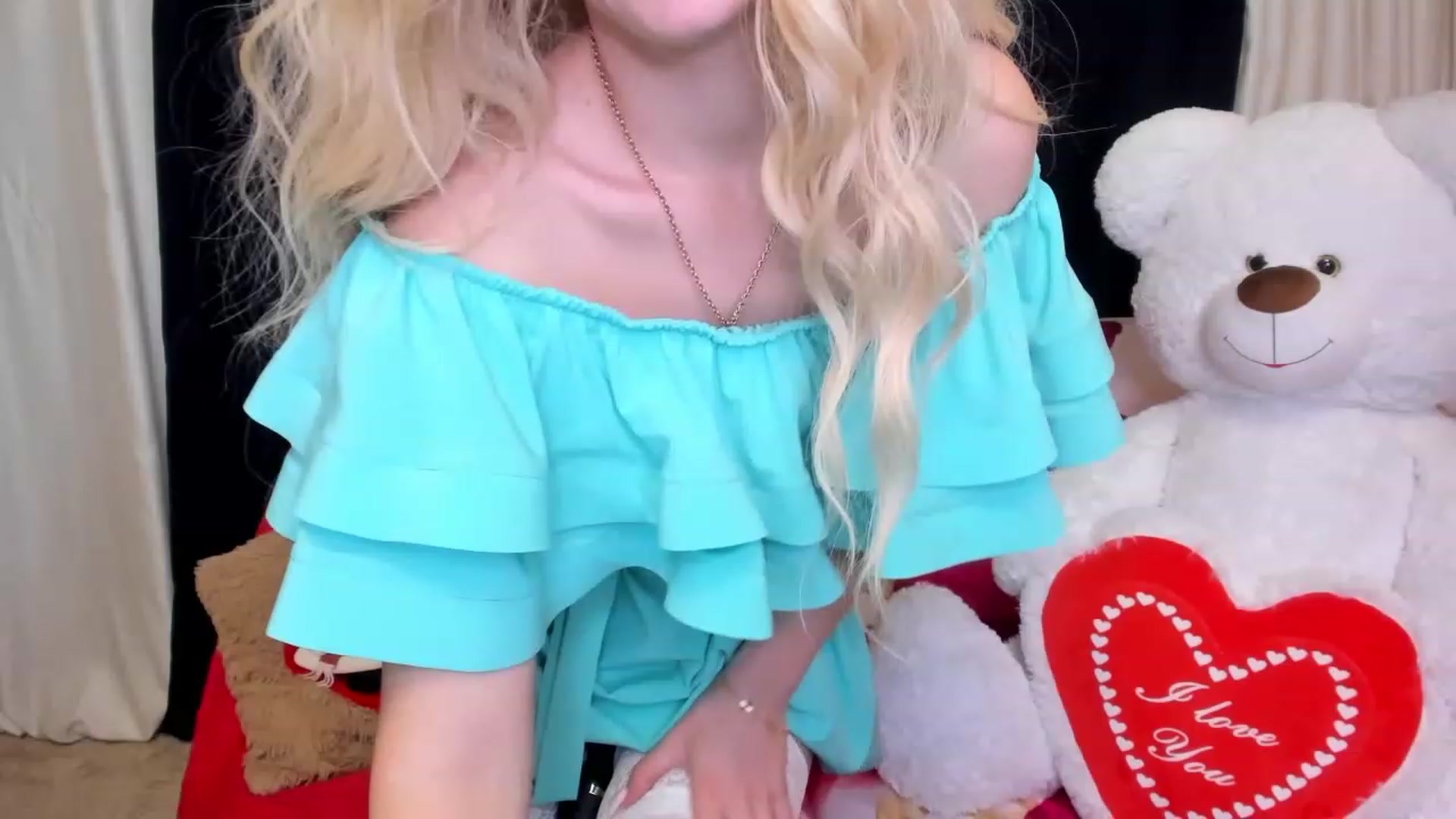 Gallery image thumbnail from kelly__grace_'s myfreecams stream on, 12/13/2022, 04:27 image 20 of 20