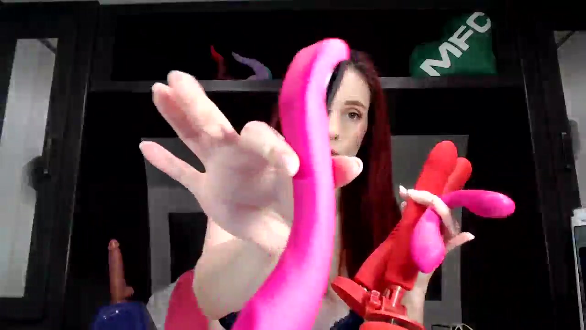Gallery image thumbnail from kellycapricex's myfreecams stream on, 01/23/2025, 03:21 image 14 of 20
