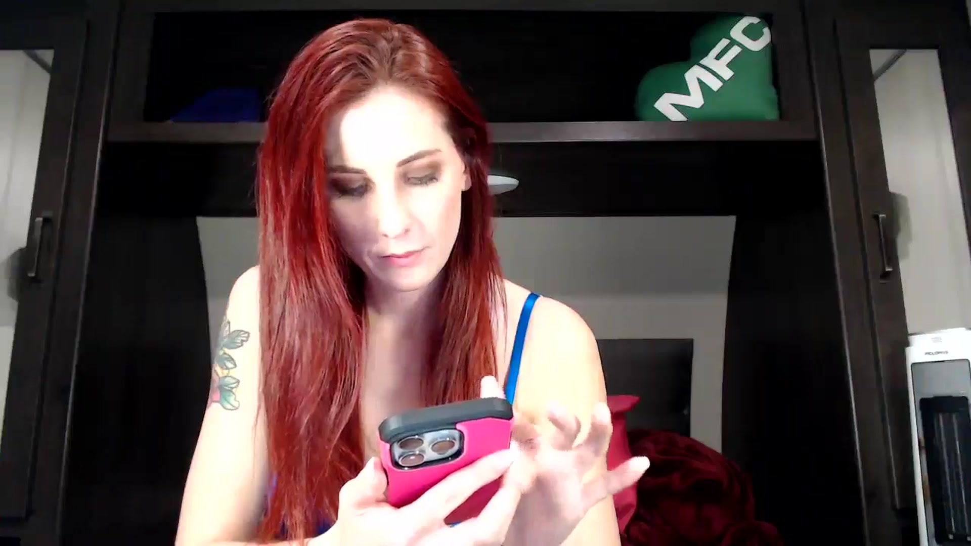 Gallery image thumbnail from kellycapricex's myfreecams stream on, 01/28/2025, 08:12 image 12 of 20