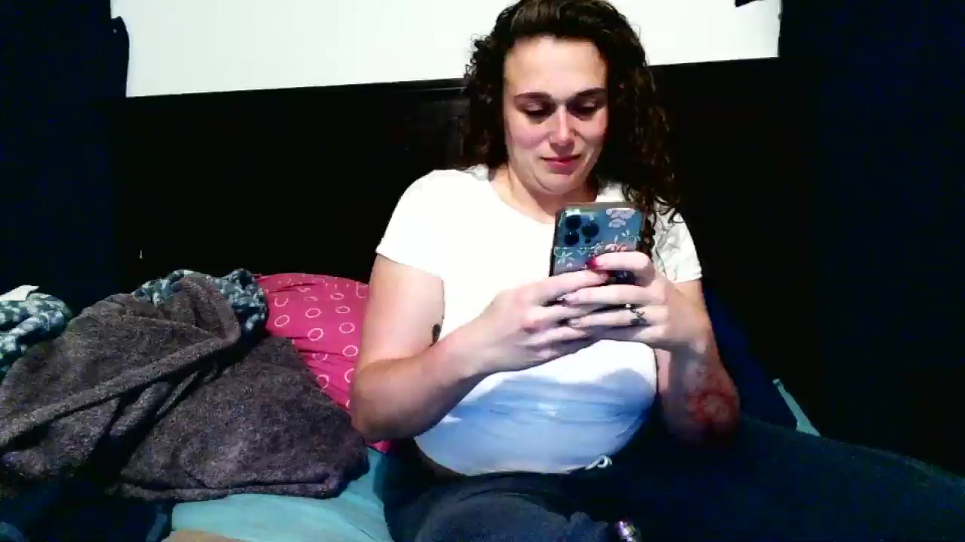 Gallery image thumbnail from kellyrose69's myfreecams stream on, 09/19/2024, 13:14 image 6 of 20