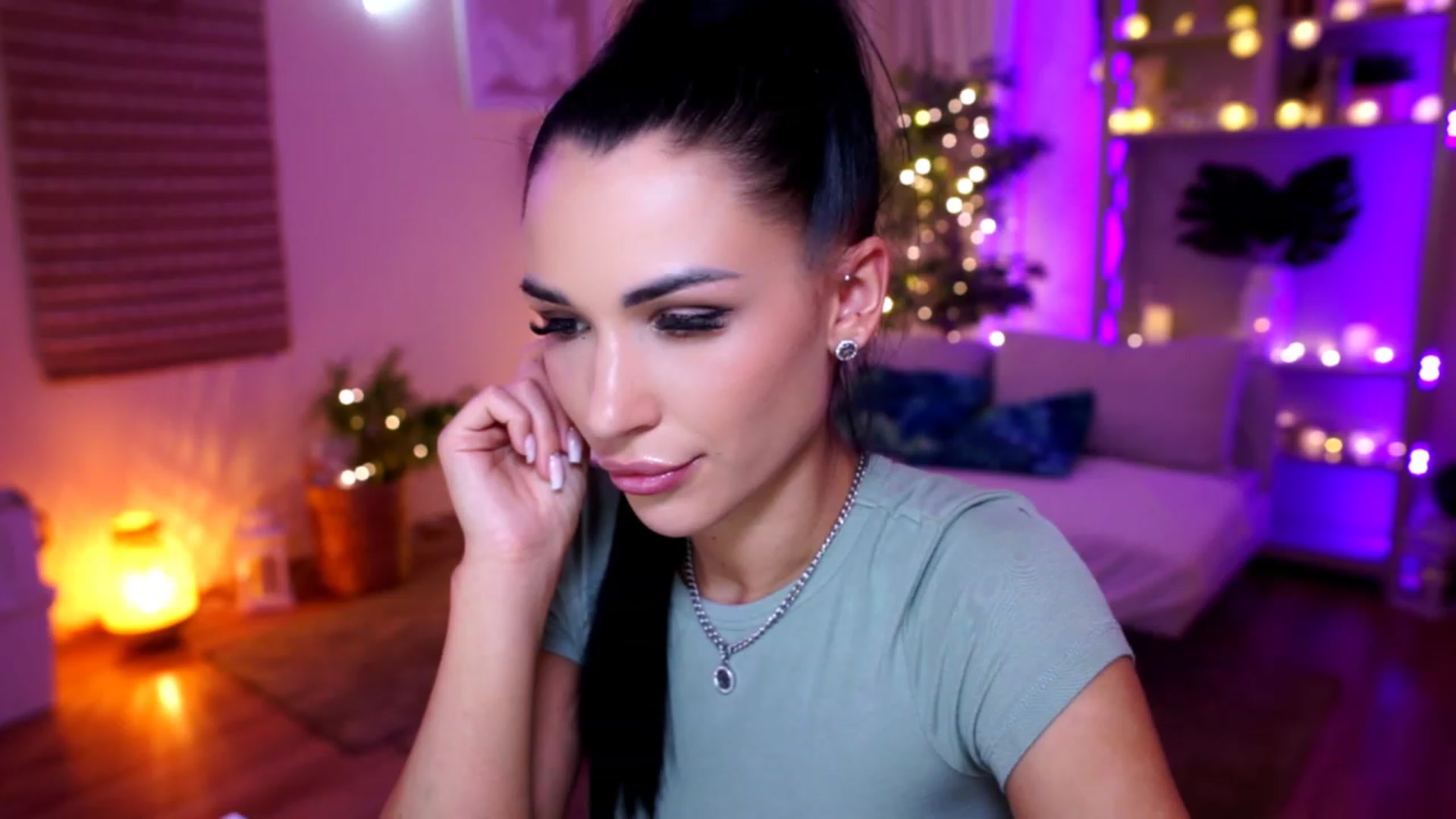 Gallery image thumbnail from kerelai's myfreecams stream on, 11/16/2022, 17:41 image 8 of 20