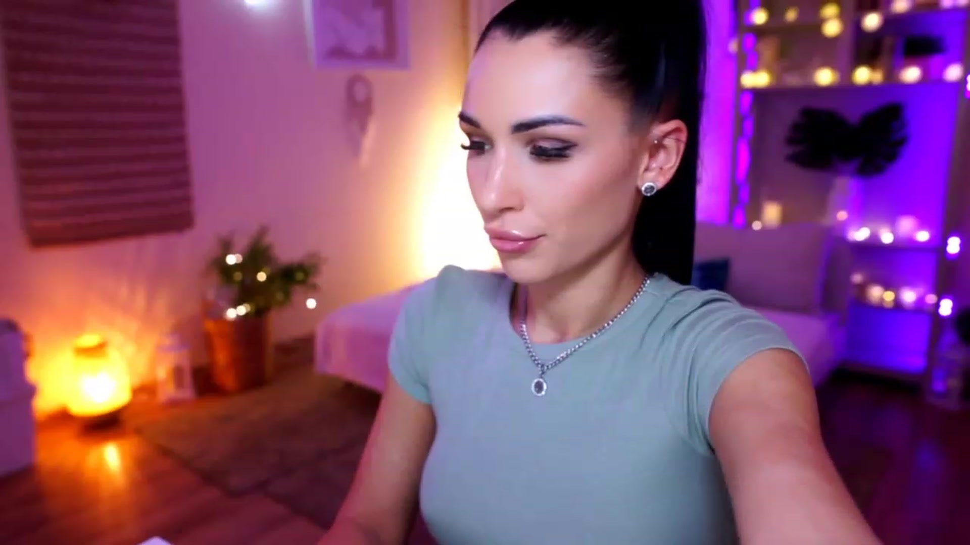 Gallery image thumbnail from kerelai's myfreecams stream on, 11/16/2022, 17:41 image 4 of 20