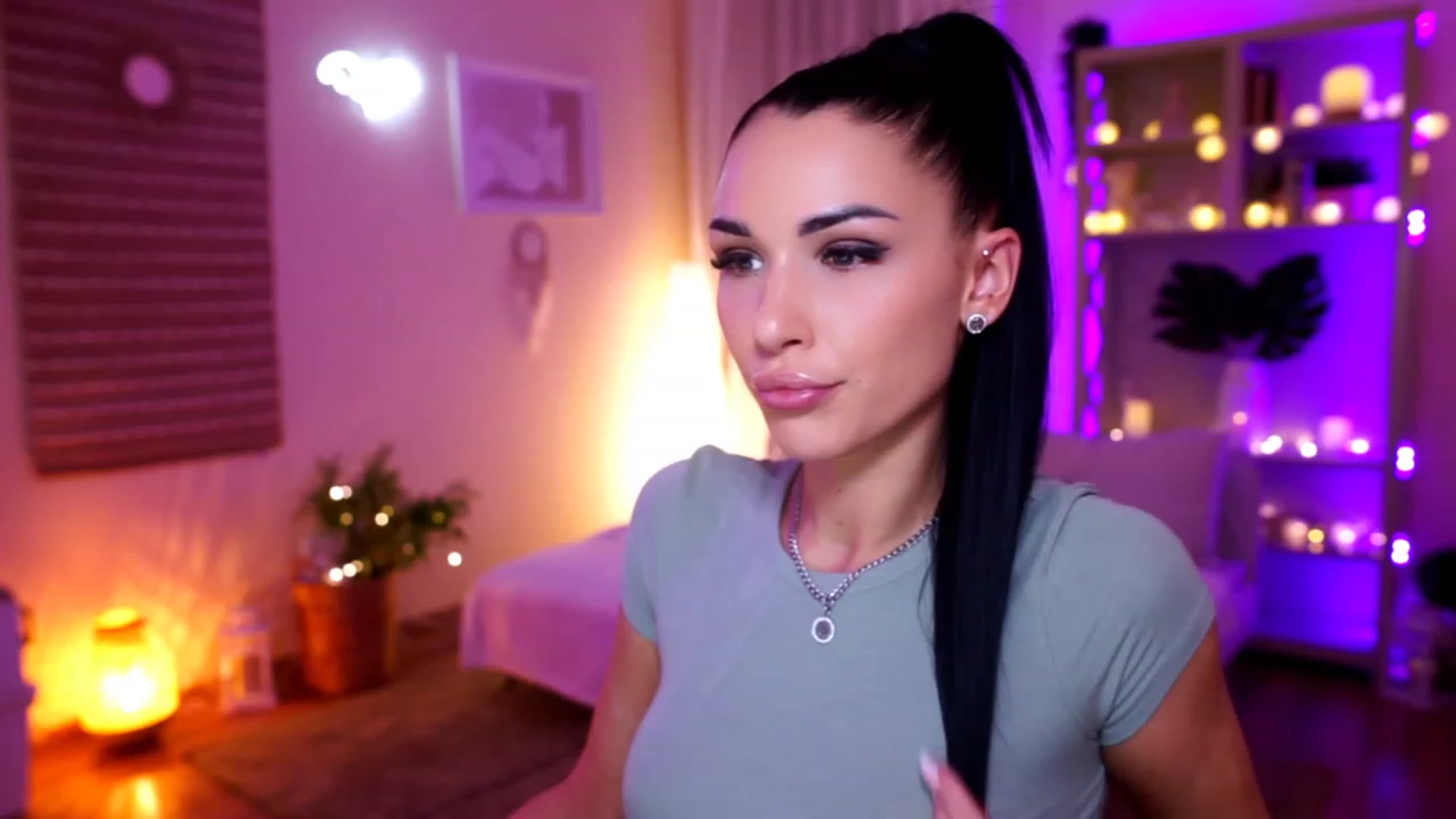Gallery image thumbnail from kerelai's myfreecams stream on, 11/16/2022, 17:41 image 17 of 20