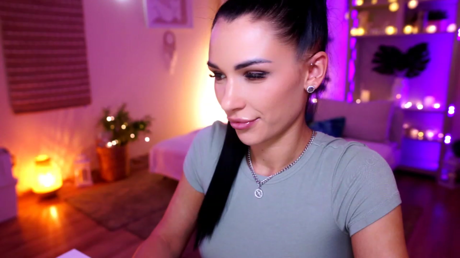 Gallery image thumbnail from kerelai's myfreecams stream on, 11/16/2022, 17:41 image 10 of 20