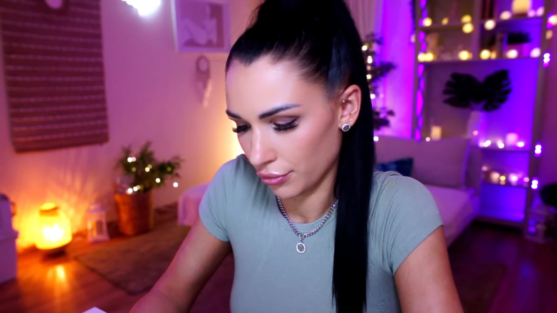 Gallery image thumbnail from kerelai's myfreecams stream on, 11/16/2022, 17:41 image 13 of 20