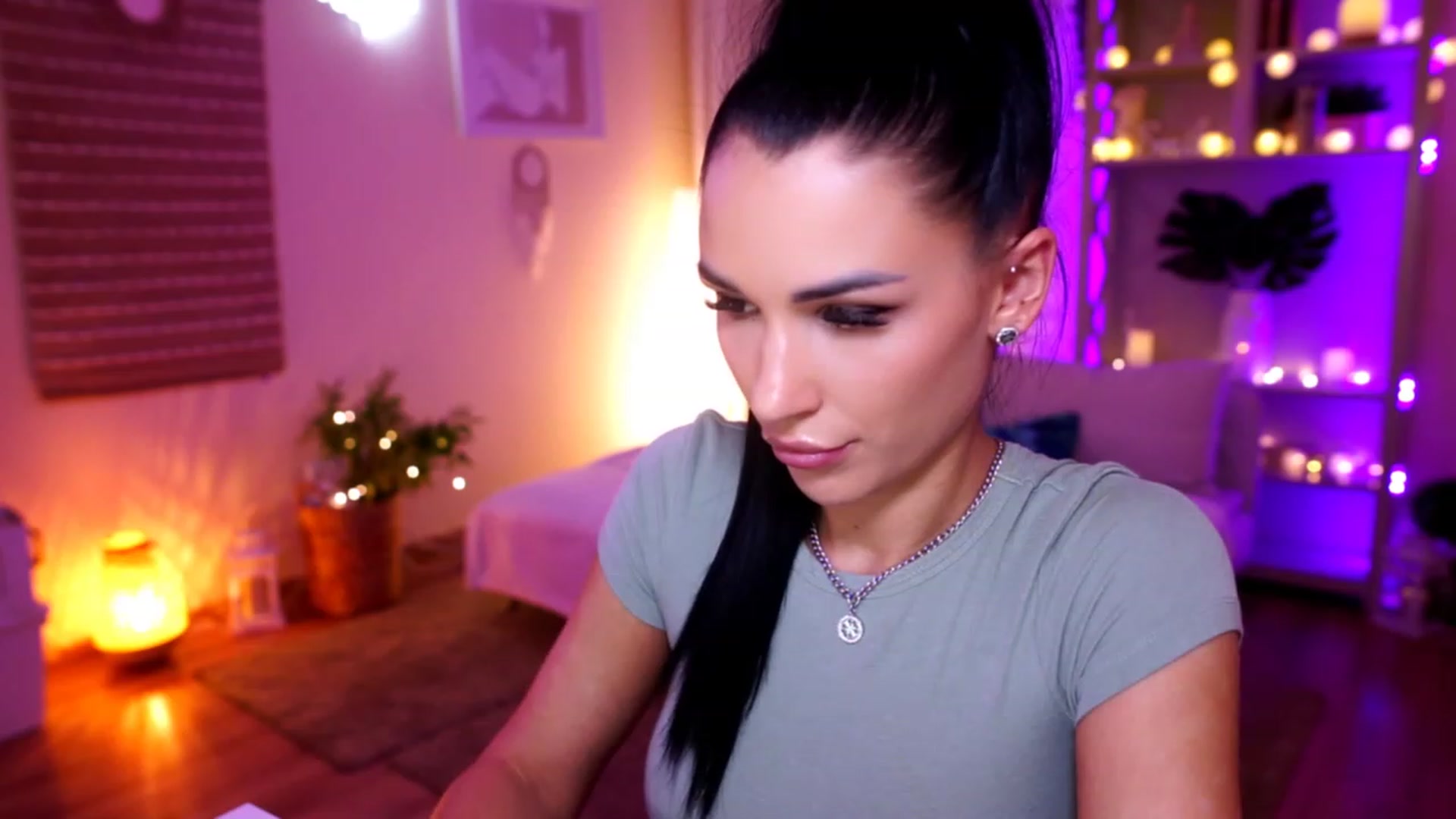 Gallery image thumbnail from kerelai's myfreecams stream on, 11/16/2022, 17:41 image 11 of 20