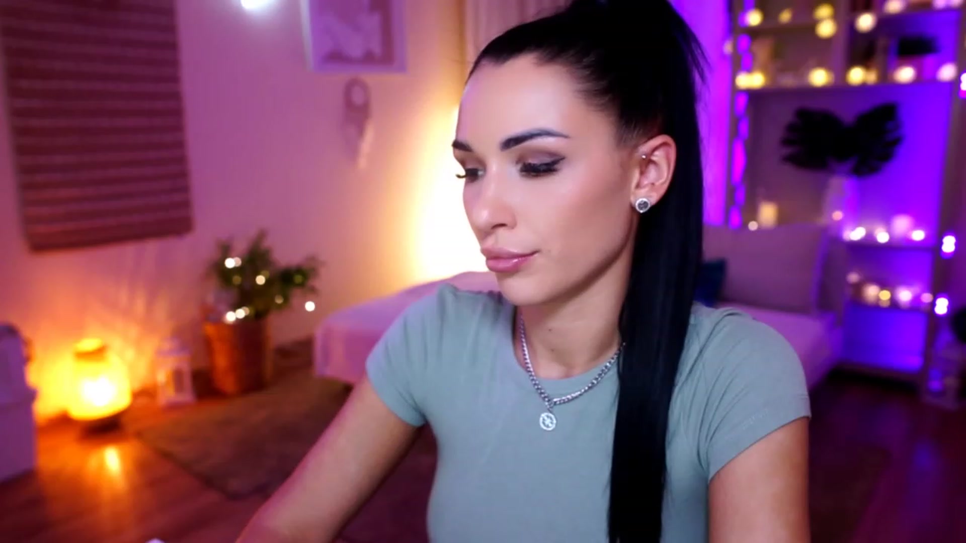 Gallery image thumbnail from kerelai's myfreecams stream on, 11/16/2022, 17:41 image 6 of 20
