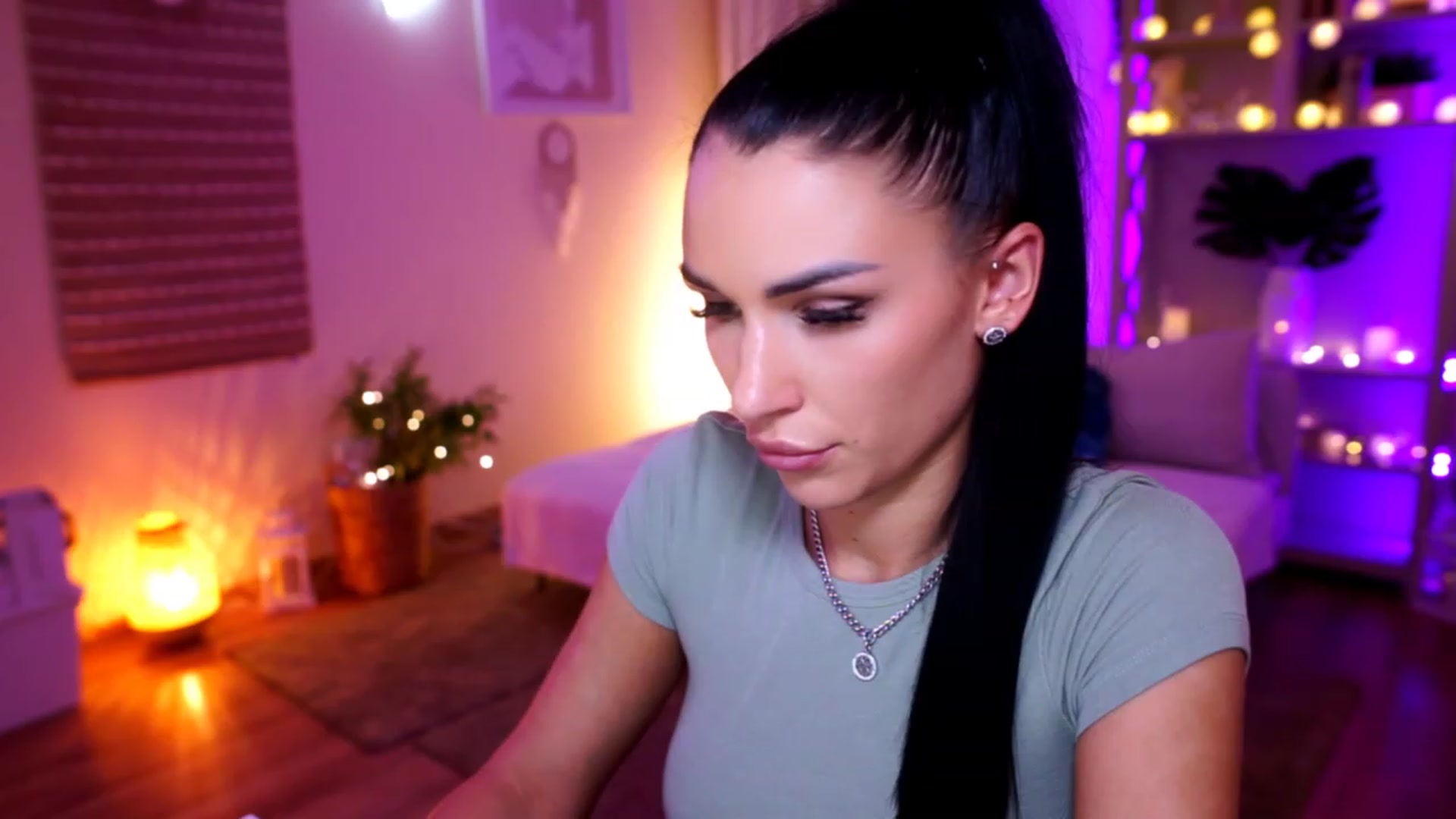 Gallery image thumbnail from kerelai's myfreecams stream on, 11/16/2022, 20:52 image 19 of 20