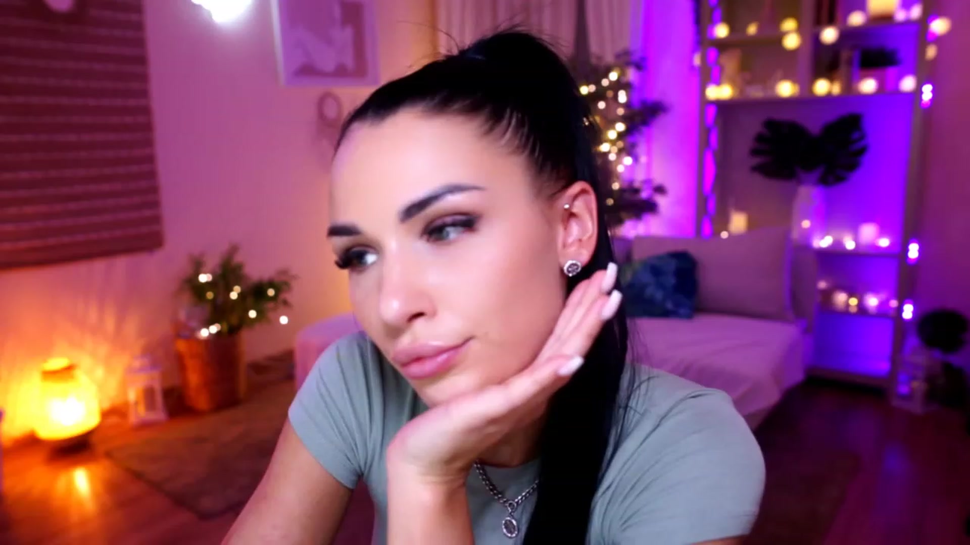 Gallery image thumbnail from kerelai's myfreecams stream on, 11/16/2022, 20:52 image 17 of 20