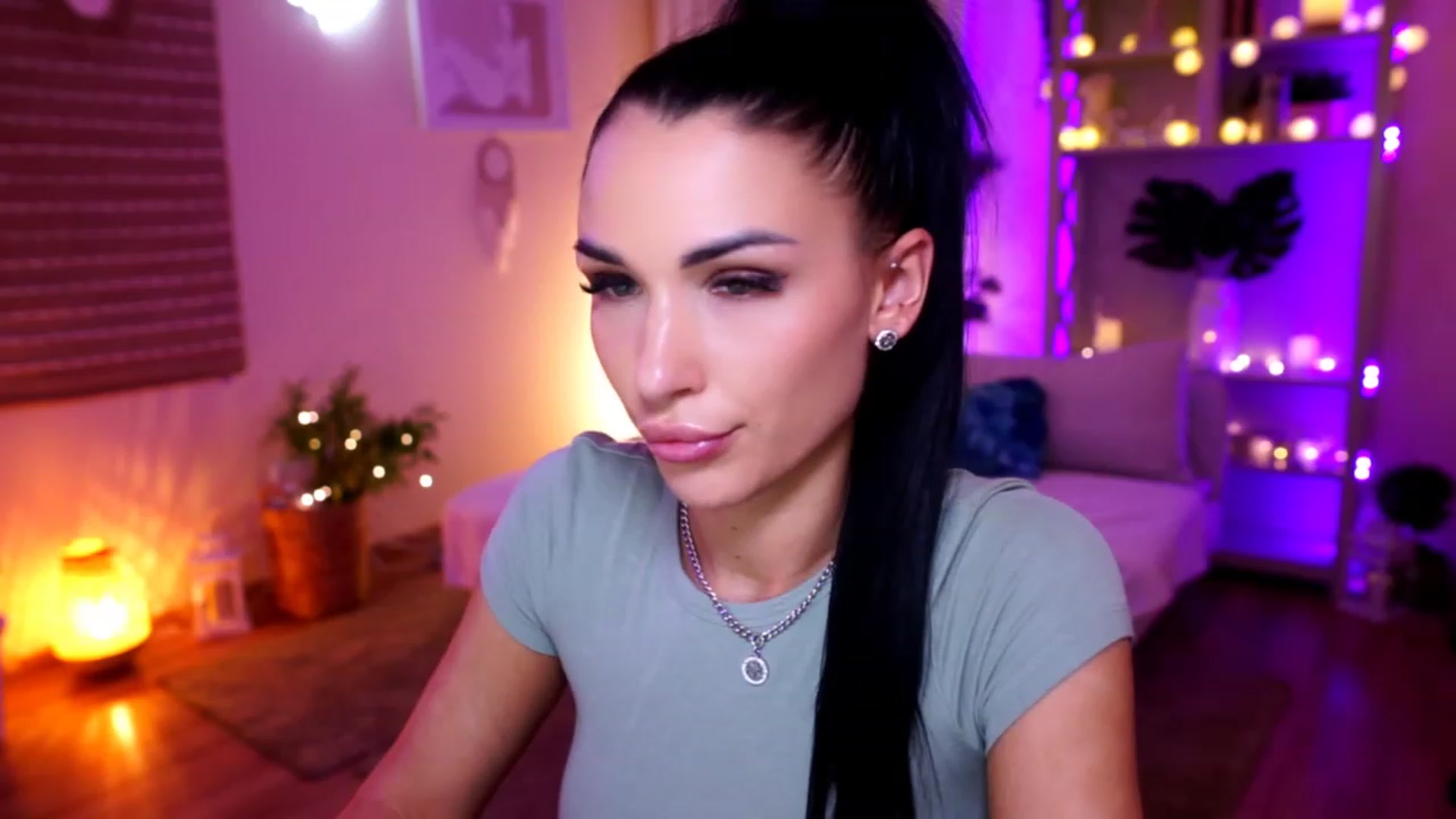 Gallery image thumbnail from kerelai's myfreecams stream on, 11/16/2022, 20:52 image 16 of 20