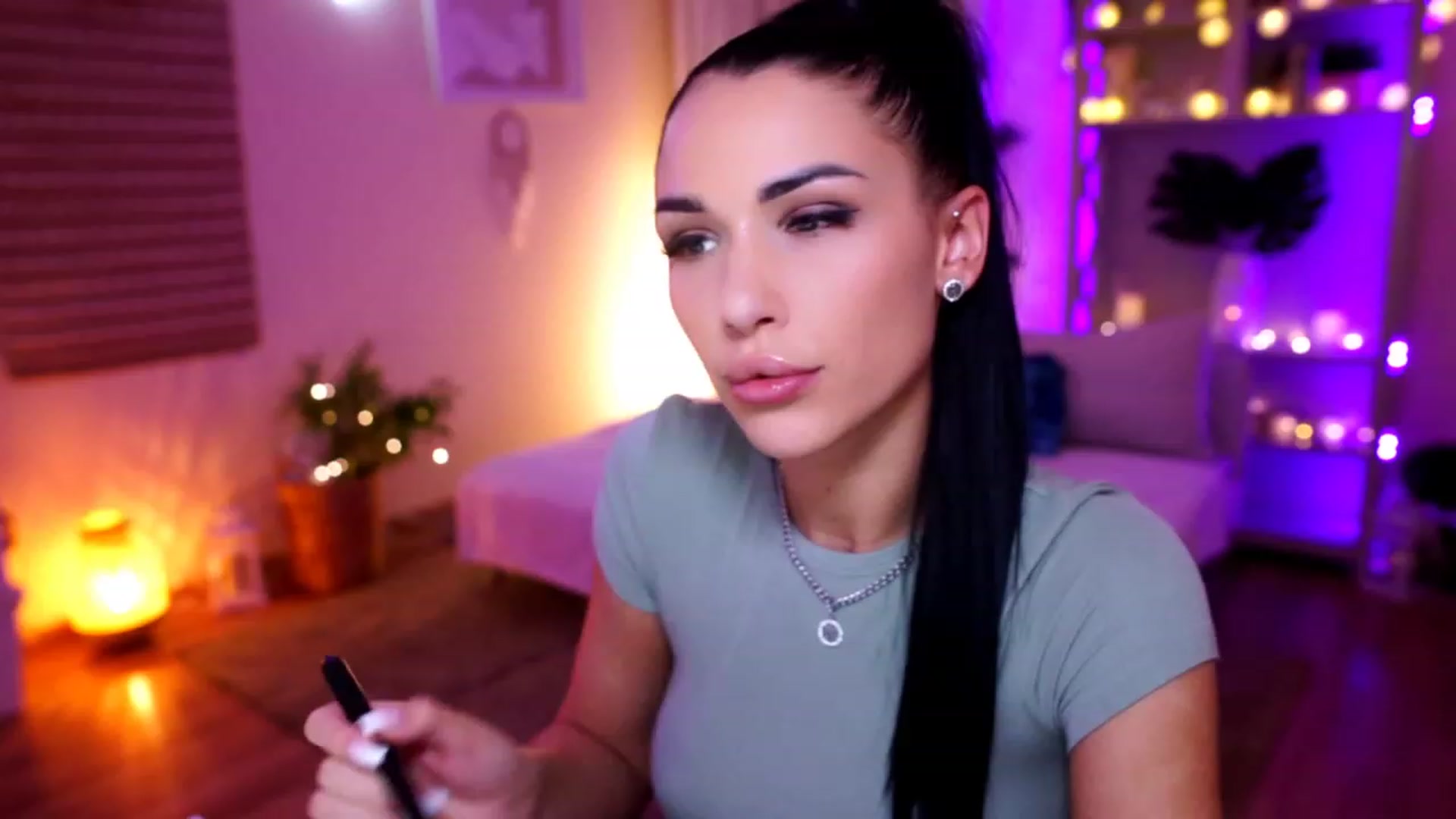 Gallery image thumbnail from kerelai's myfreecams stream on, 11/16/2022, 20:52 image 2 of 20
