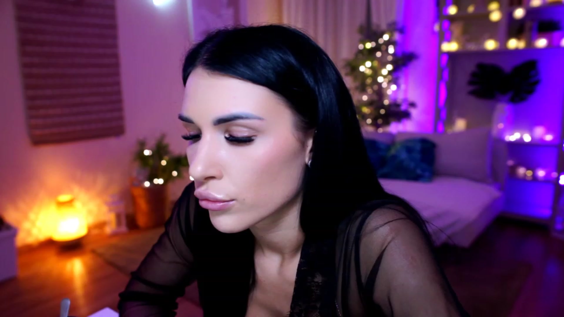 Gallery image thumbnail from kerelai's myfreecams stream on, 11/18/2022, 16:37 image 15 of 20