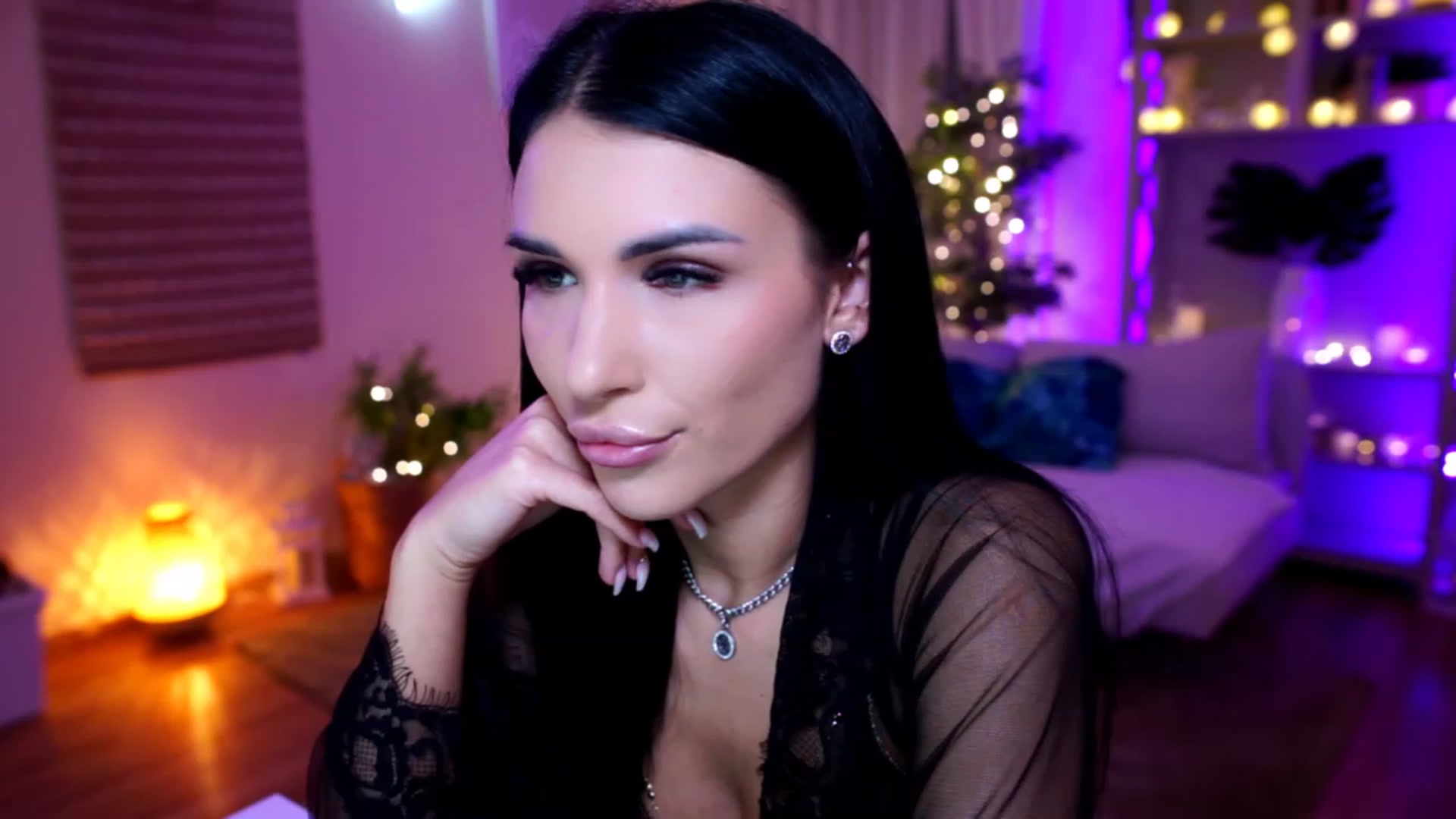 Gallery image thumbnail from kerelai's myfreecams stream on, 11/18/2022, 16:37 image 7 of 20