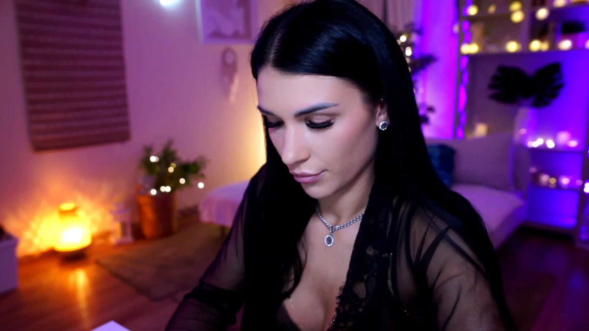 Gallery image thumbnail from kerelai's myfreecams stream on, 11/18/2022, 16:37 image 6 of 20
