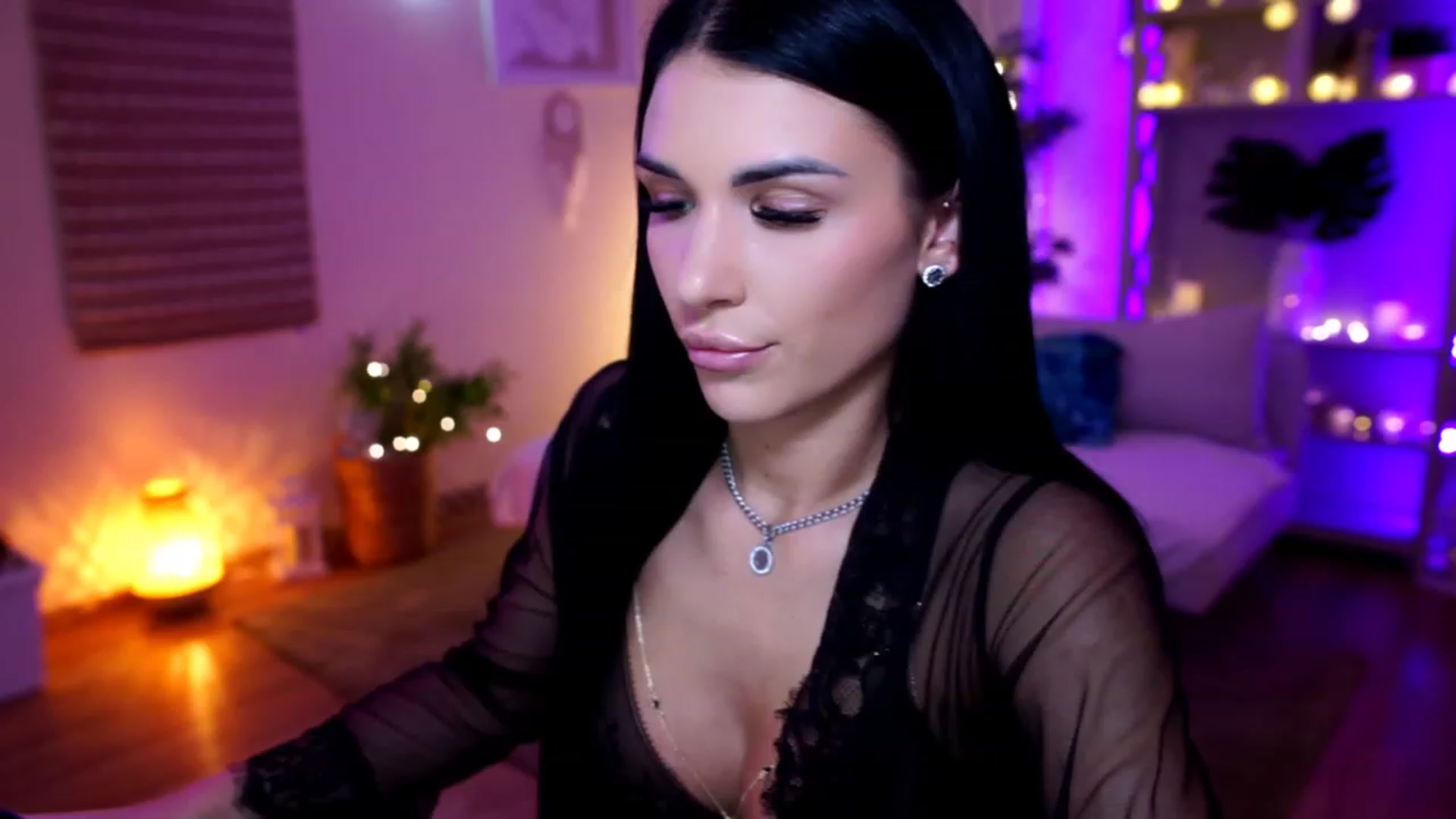 Gallery image thumbnail from kerelai's myfreecams stream on, 11/18/2022, 16:37 image 3 of 20