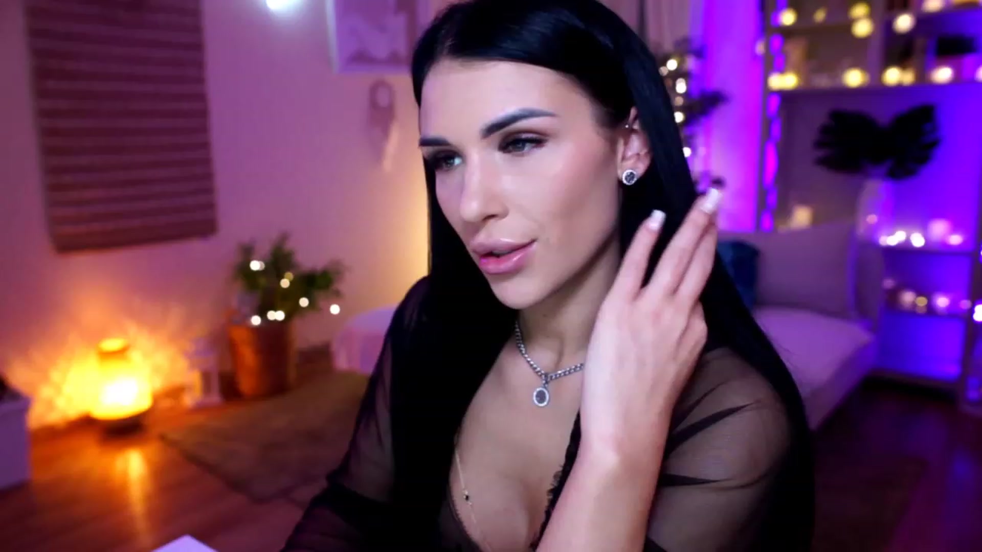 Gallery image thumbnail from kerelai's myfreecams stream on, 11/18/2022, 16:37 image 5 of 20