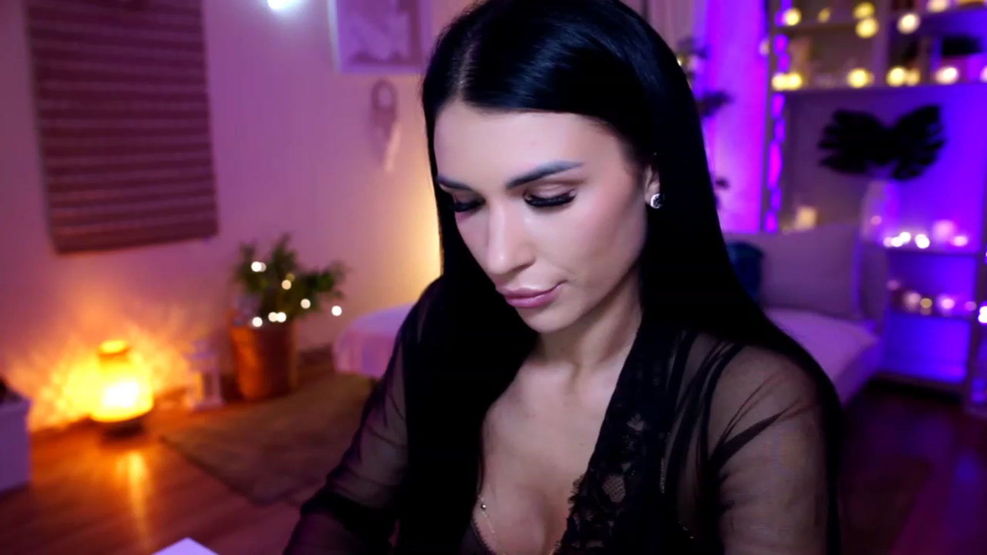 Gallery image thumbnail from kerelai's myfreecams stream on, 11/18/2022, 16:37 image 11 of 20