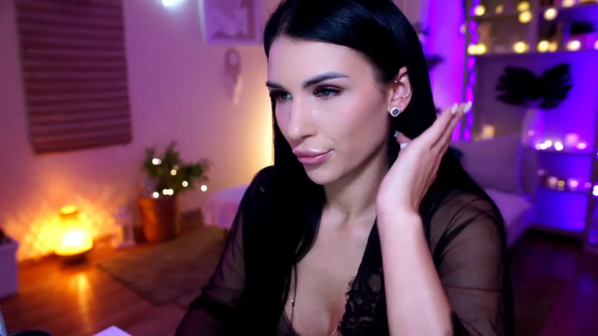 Gallery image thumbnail from kerelai's myfreecams stream on, 11/18/2022, 16:37 image 10 of 20