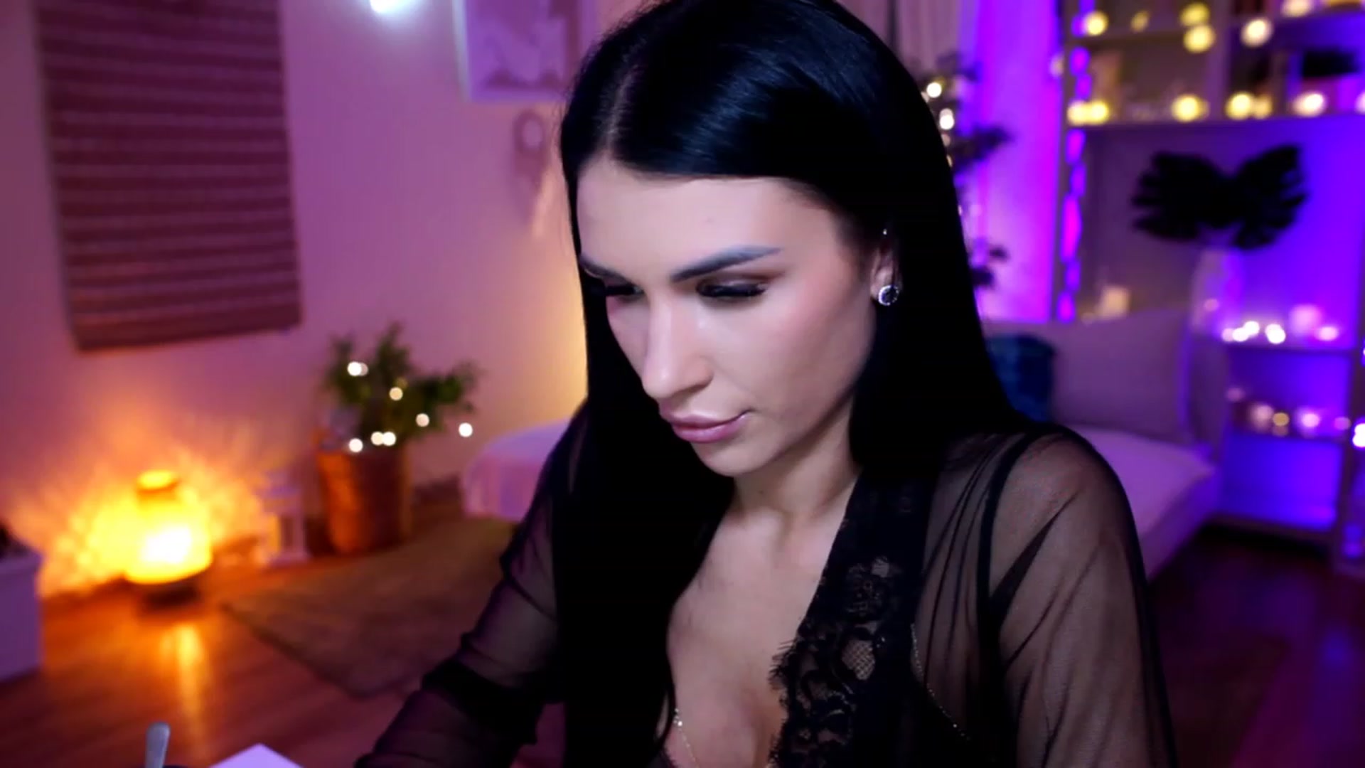 Gallery image thumbnail from kerelai's myfreecams stream on, 11/18/2022, 16:37 image 14 of 20