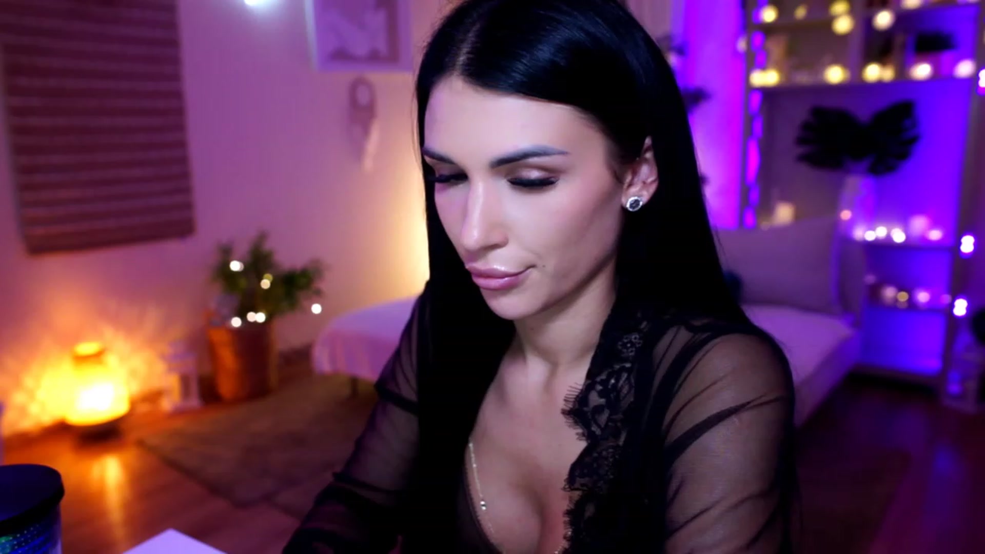 Gallery image thumbnail from kerelai's myfreecams stream on, 11/18/2022, 20:29 image 16 of 20