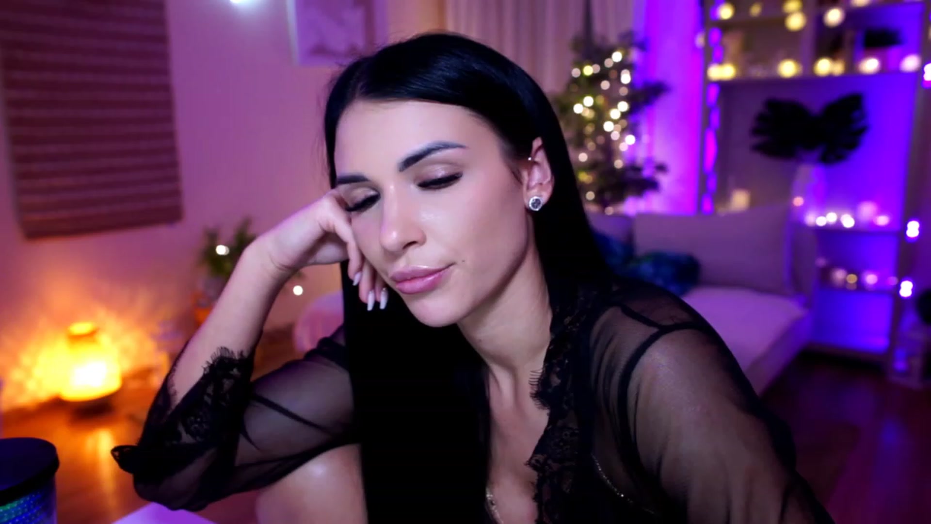 Gallery image thumbnail from kerelai's myfreecams stream on, 11/18/2022, 20:29 image 17 of 20