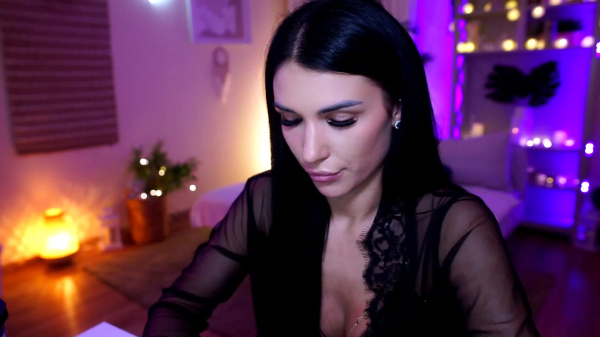 Gallery image thumbnail from kerelai's myfreecams stream on, 11/18/2022, 20:29 image 13 of 20