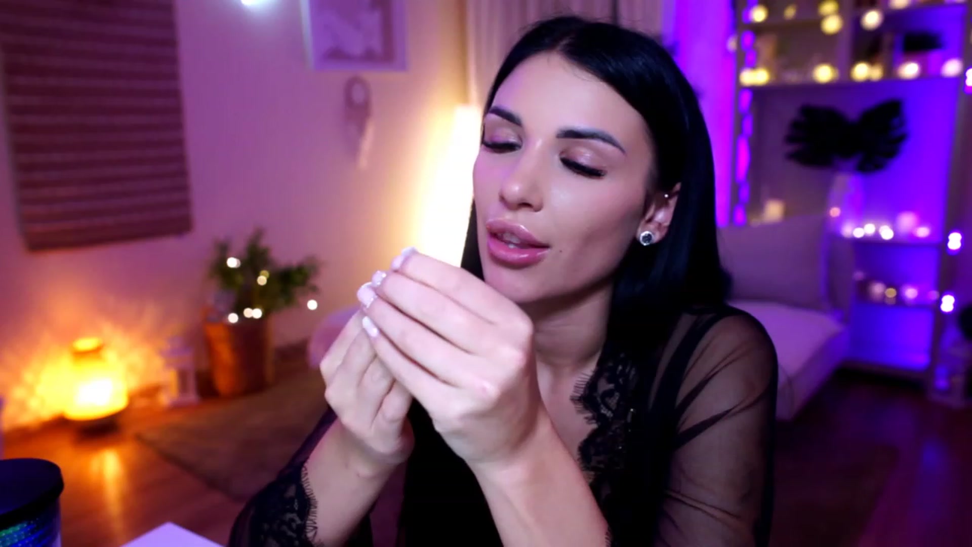 Gallery image thumbnail from kerelai's myfreecams stream on, 11/18/2022, 20:29 image 14 of 20
