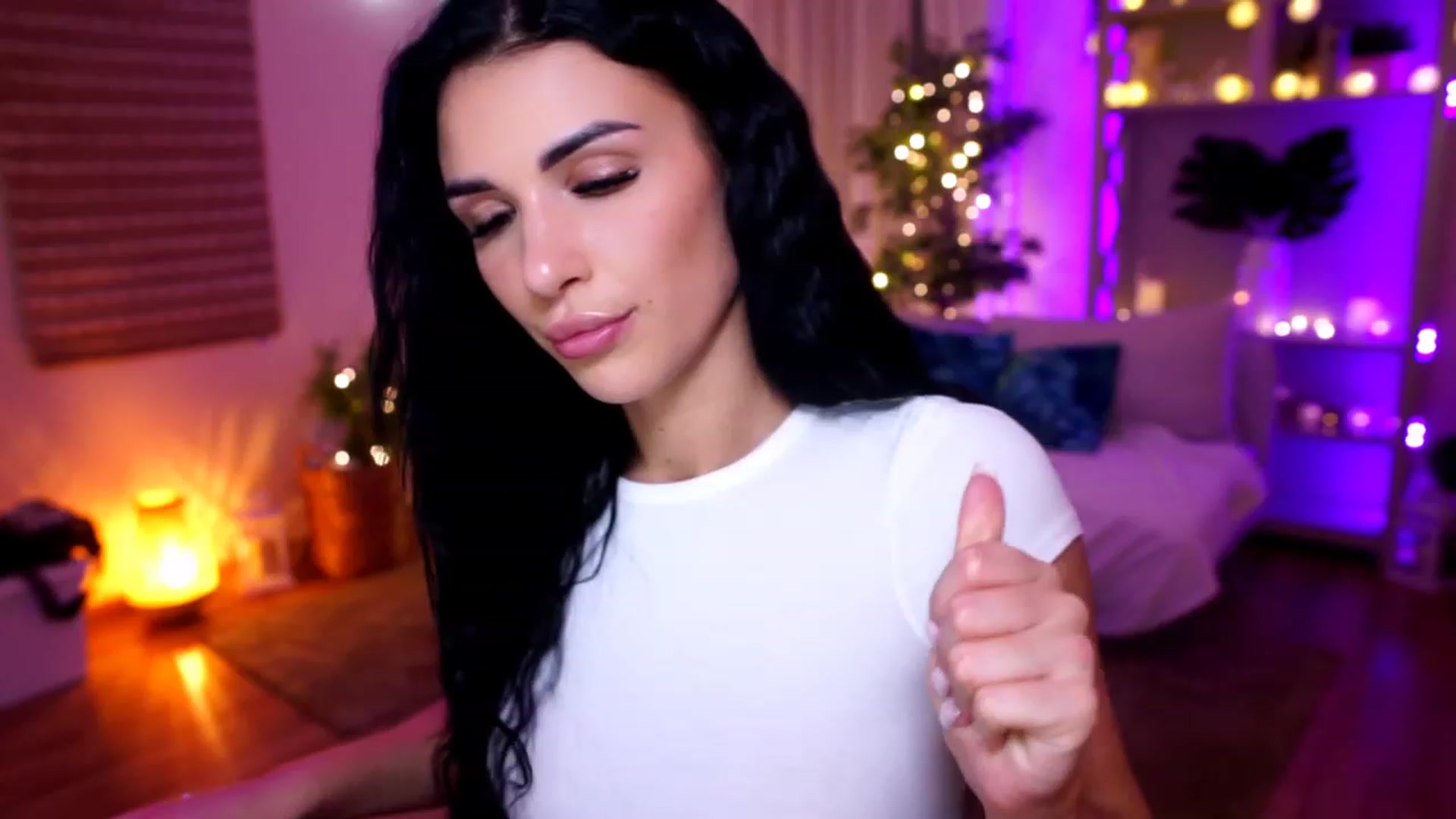 Gallery image thumbnail from kerelai's myfreecams stream on, 11/19/2022, 17:46 image 20 of 20