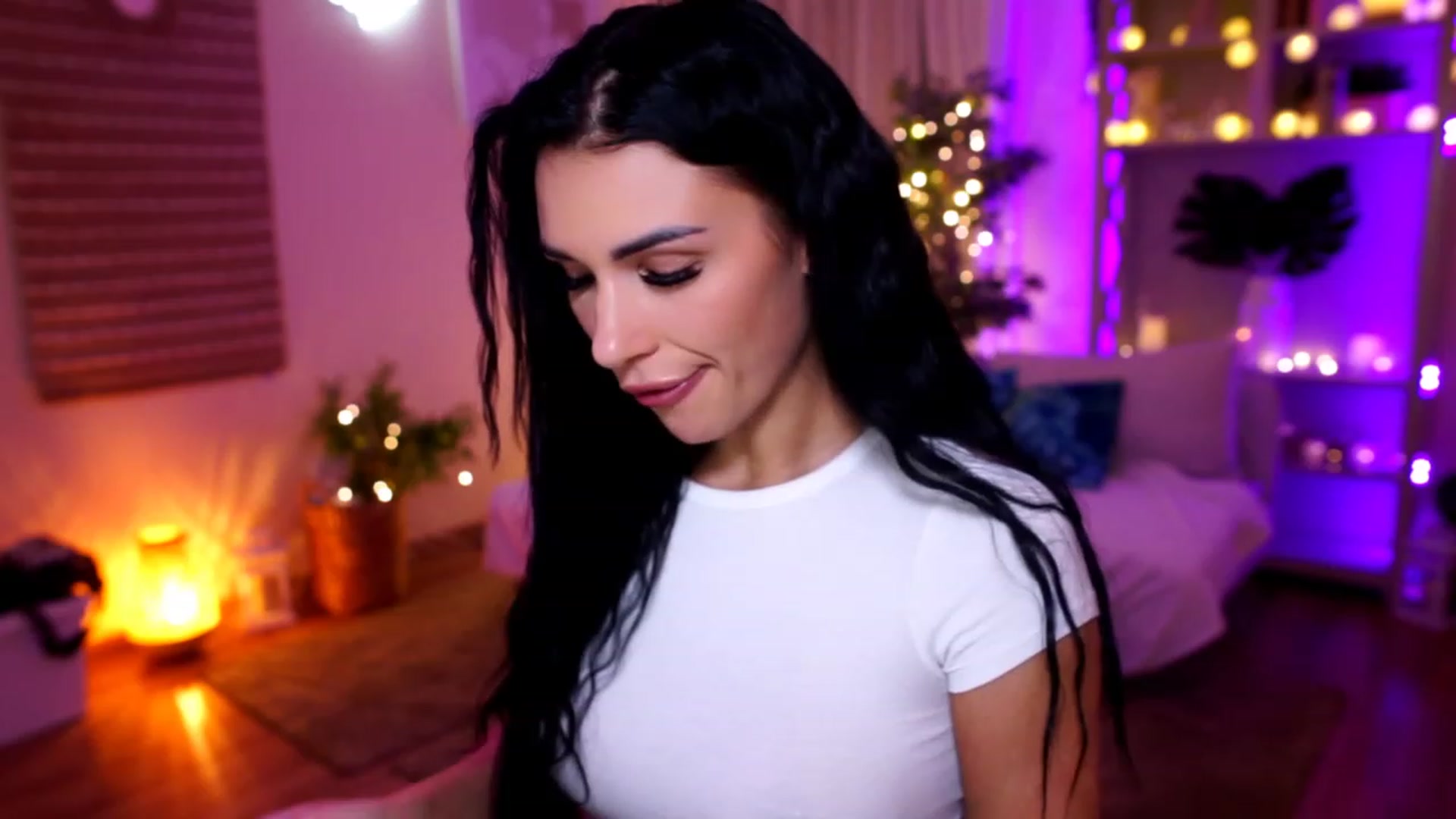 Gallery image thumbnail from kerelai's myfreecams stream on, 11/19/2022, 17:46 image 11 of 20