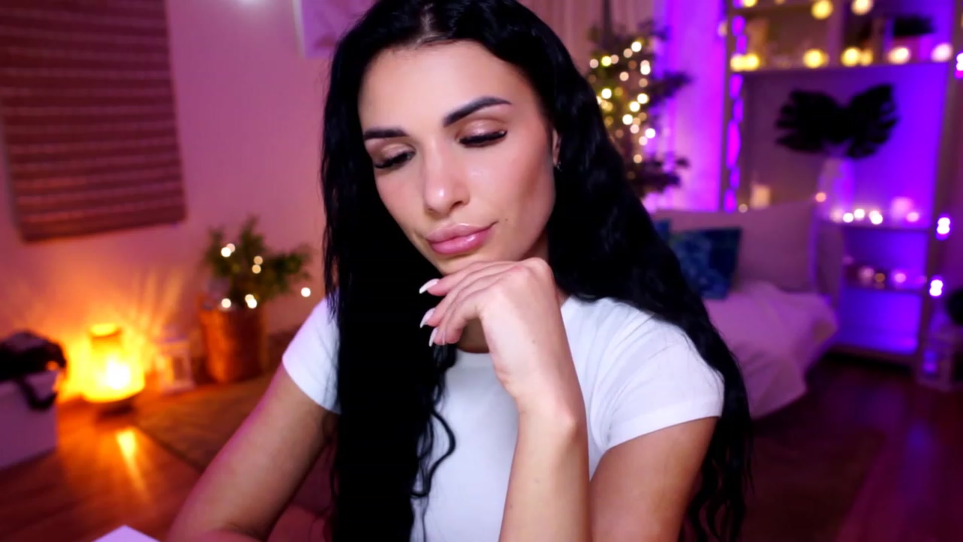 Gallery image thumbnail from kerelai's myfreecams stream on, 11/19/2022, 17:46 image 19 of 20