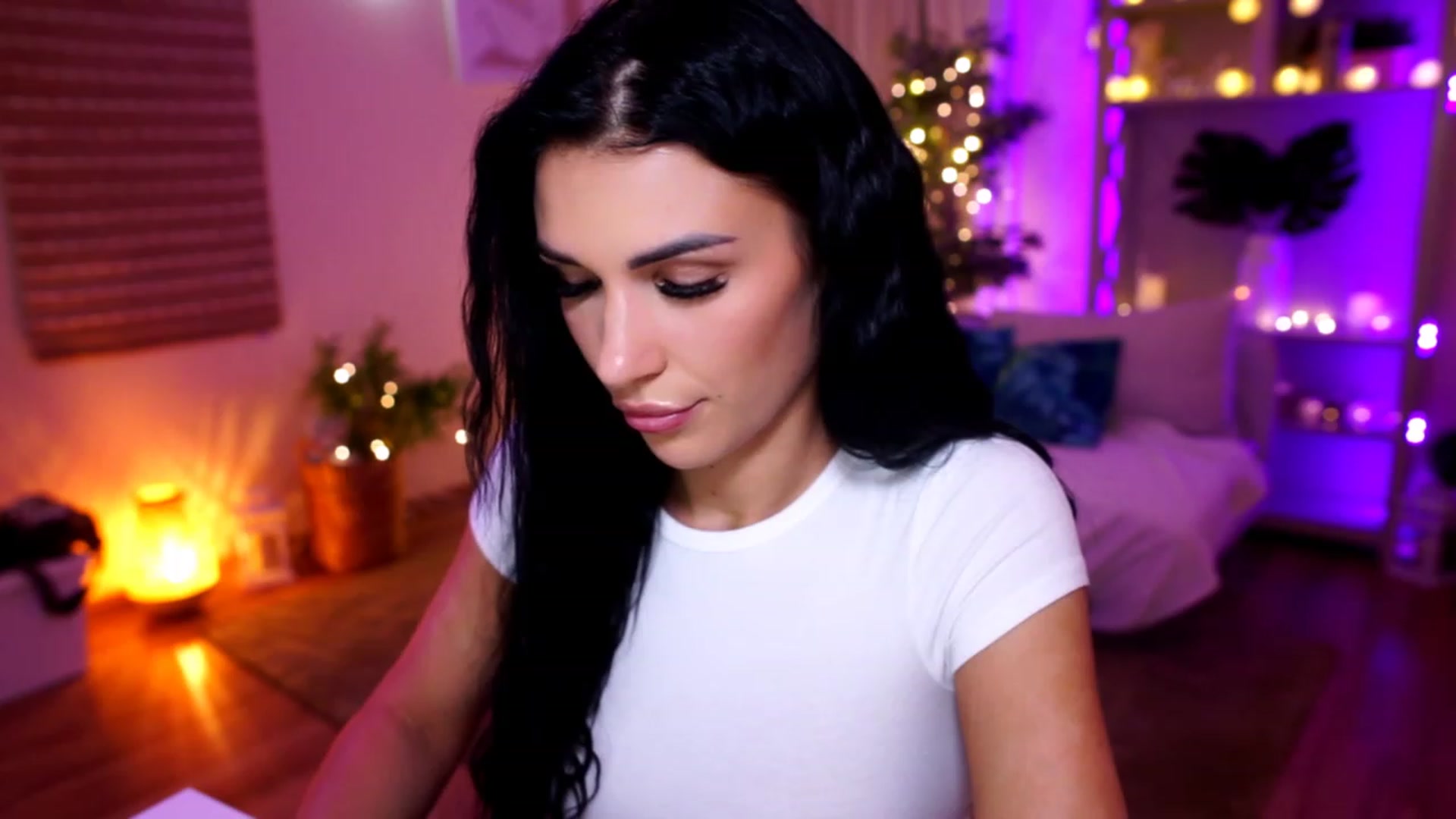 Gallery image thumbnail from kerelai's myfreecams stream on, 11/19/2022, 17:46 image 15 of 20