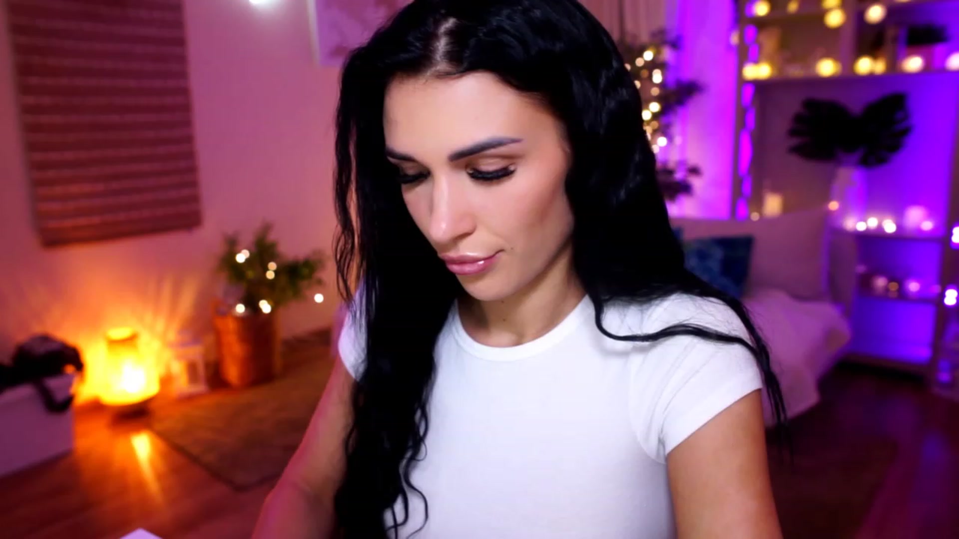 Gallery image thumbnail from kerelai's myfreecams stream on, 11/19/2022, 17:46 image 3 of 20