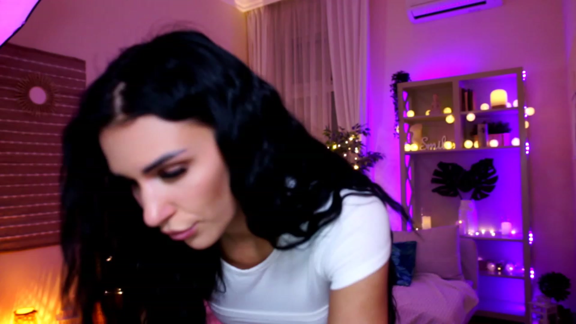 Gallery image thumbnail from kerelai's myfreecams stream on, 11/19/2022, 18:18 image 8 of 20