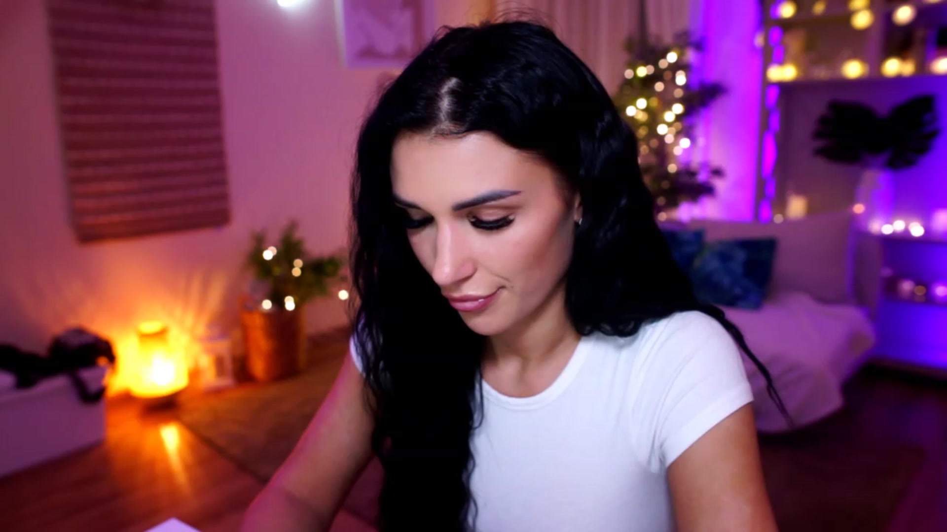 Gallery image thumbnail from kerelai's myfreecams stream on, 11/19/2022, 18:18 image 15 of 20