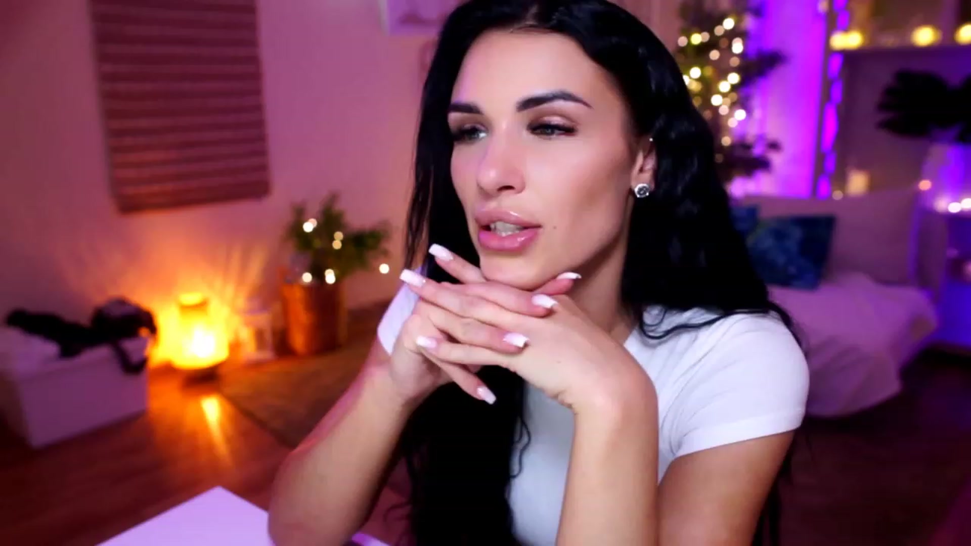 Gallery image thumbnail from kerelai's myfreecams stream on, 11/19/2022, 18:18 image 20 of 20