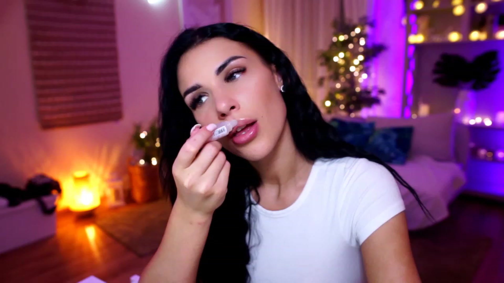 Gallery image thumbnail from kerelai's myfreecams stream on, 11/19/2022, 18:18 image 14 of 20