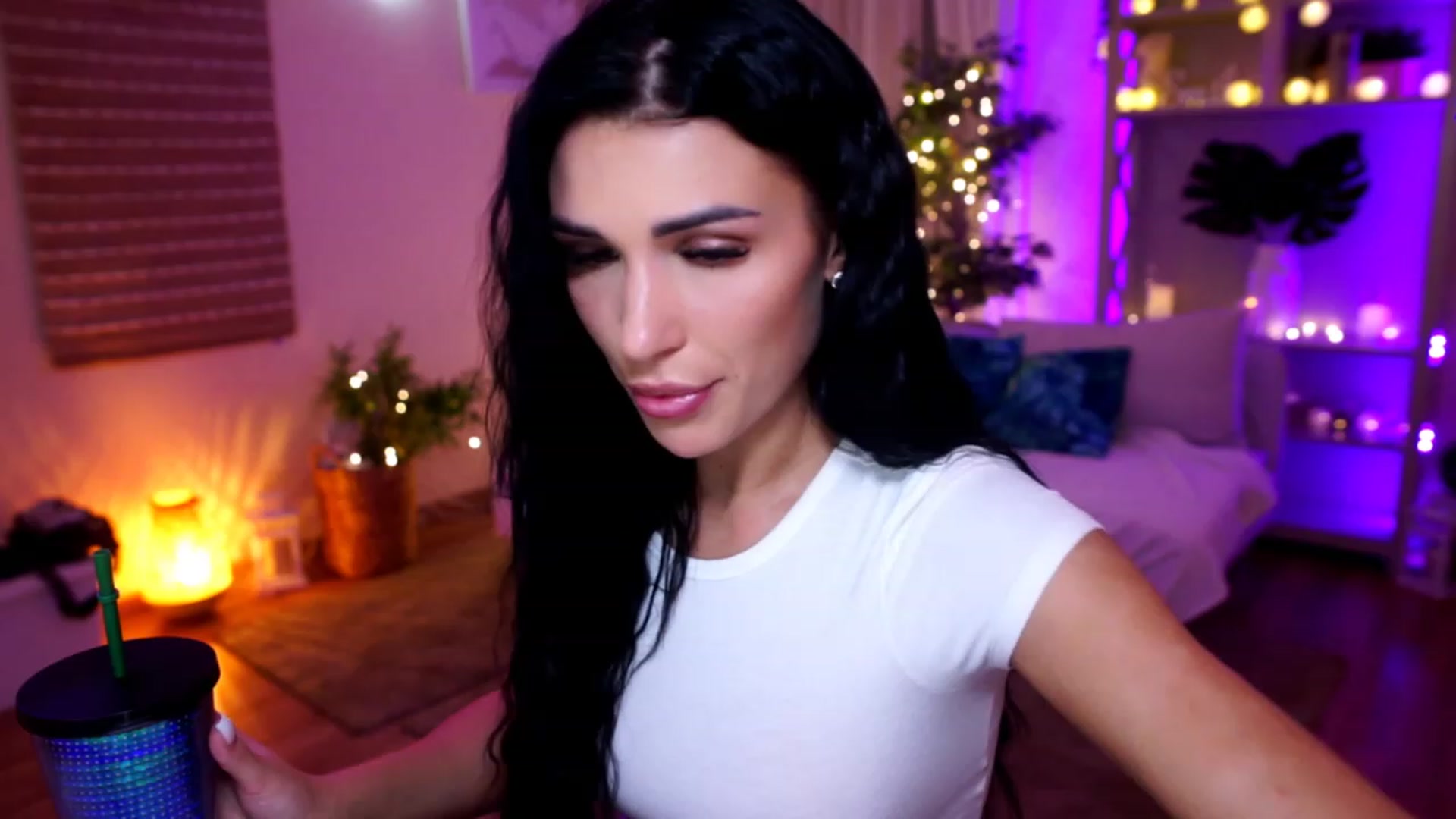 Gallery image thumbnail from kerelai's myfreecams stream on, 11/19/2022, 18:18 image 4 of 20